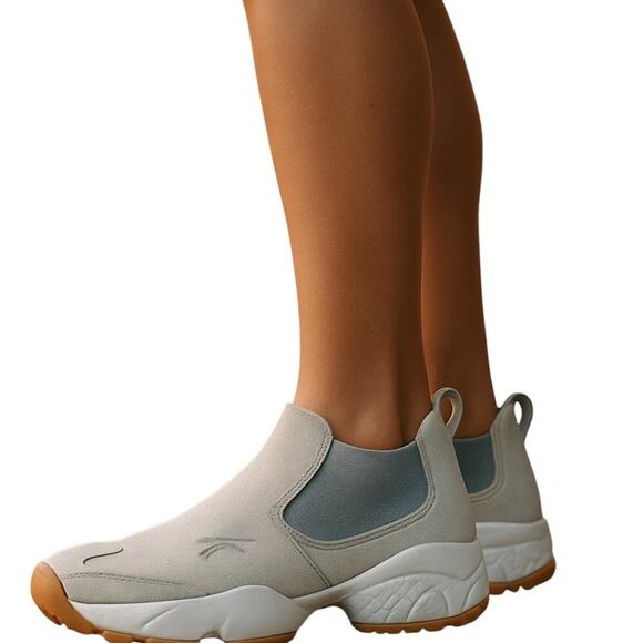 Reebok 5.5 Platform Girl's Furry Chelsea Boot Tennis Shoe Athletic Sneaker 5 1/2 - Picture 1 of 8